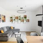 Apartment House With Panorama View In Zaliakalnis